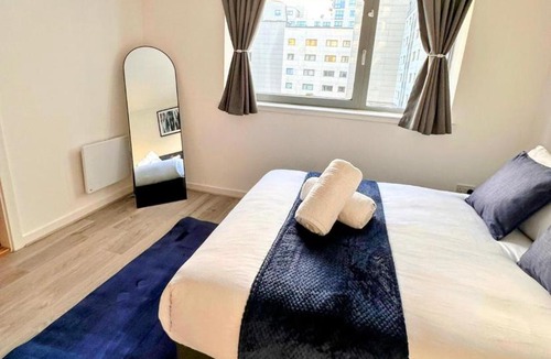 Newhaven Apartment | Waters View