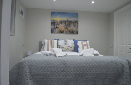 Barton-on-Sea Bed & Breakfast | Watersedge Guest House