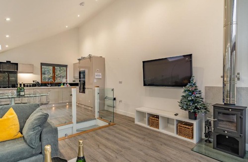 Rastrick House | Waterside Lodge