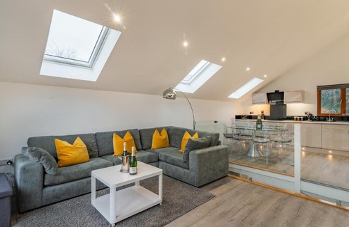 Rastrick House | Waterside Lodge