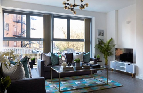 Watford Town Centre Apartment | Watford WD18 - Impressive 2Bedroom/2Bathroom Flat with FREE WIFI and Parking