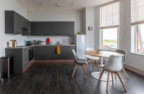 Cliftonville Apartment | Waves@Walpole - 2 Bed Flat with Amazing Sea Views