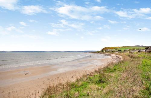 Tain House | Wee Shore Walk