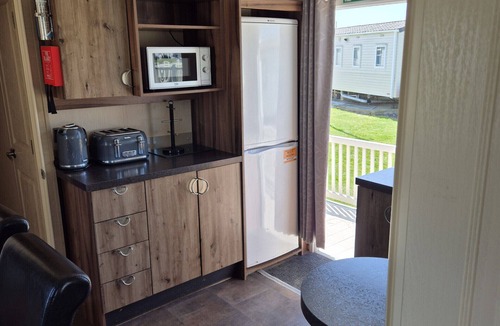 Camber House | Weeping Willow - 3 bedrooms with decking sleeps 8