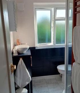 Reading House | Welcome to No 2 - Modern Comfortable Homestay