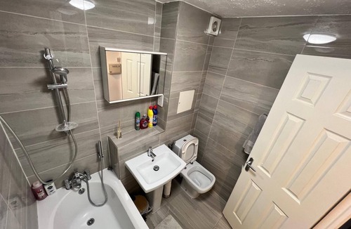 Alperton Apartment | Wembley Studio Flat with Free parking! Walking distance to two tubes and stadium