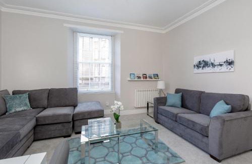 Old Town Apartment | West Bow Apartment