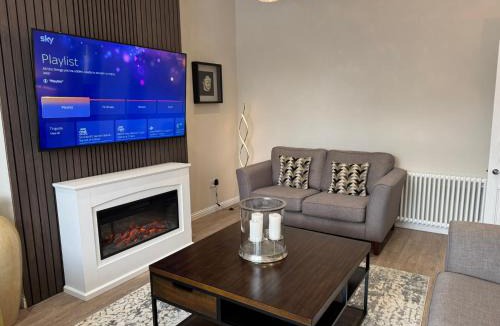 West Calder Apartment | West Calder - Edinburgh Glasgow Rail Access