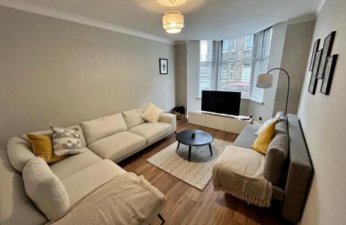 Dumbarton Apartment | West Dunbartonshire Flat, near Loch Lomond