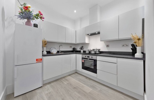 Brent Apartment | West End Access Studio