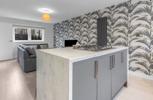 Whitburn House | West Lothian 5 Beds + car space