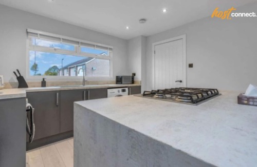 Whitburn House | West Lothian 5 Beds + car space