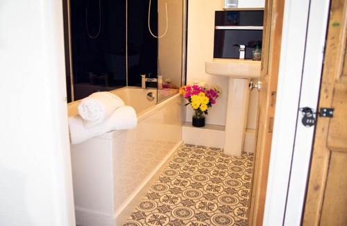 Barnstaple House | Westeria Cottage