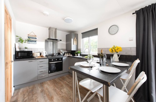 Helston Cabin | Wheal Prosper, Wheal Dream - Hot Tub - Free Parking & WiFi - Pet Friendly
