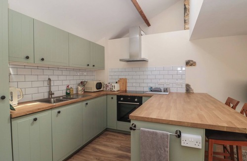 Moreton-in-Marsh Cottage | WHEELWRIGHT COTTAGE, pet friendly, with a garden in Moreton-In-Marsh