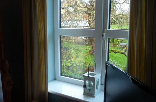 Wolverhampton Bed & Breakfast | White Cottage