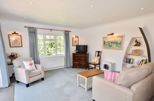 Bembridge Cottage | White Roses
