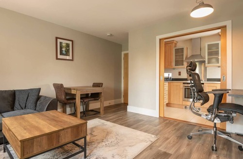 Sindlesham Apartment | Will's apartment · Nirvana Retreat with Parking - Pass the Keys