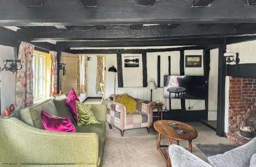 Woodbridge House | Willow Cottage