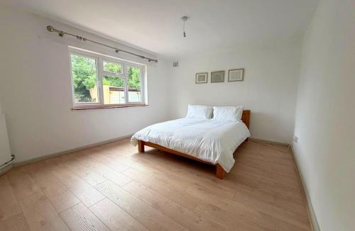 Hatfield Heath House | Willow Cottage Sleeps 6 nr Stansted & Down Hall