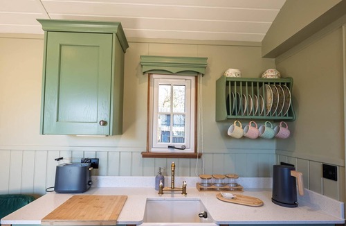 Isle of Purbeck Cabin | Willow’s Nest Countryside Shepherd’s Hut Retreat Near Swanage