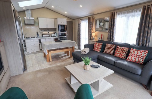 Troutbeck Bridge Cottage | WINDERMERE VIEW, pet friendly, with a garden in Windermere