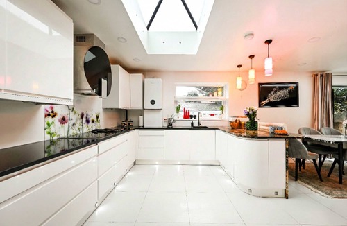 Windsor House | Windsor 5-bed House - Stroll to Castle - Sleeps 13