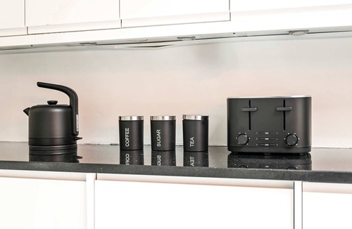 Windsor House | Windsor 5-bed House - Stroll to Castle - Sleeps 13