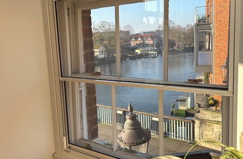 Eton Apartment | Windsor Castle panoramic views. Stay in the heart of Royal history