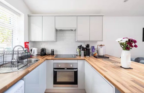 Windsor Apartment | Windsor Home with Free Parking
