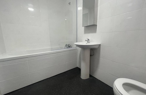 Ashton-under-Lyne Apartment | Winners Inn - Modern 1BR Cozy Retreat - Free Parking