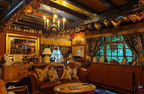 Alderley Edge House | Wizards Thatch Medieval Styled Suites with Four Poster Beds