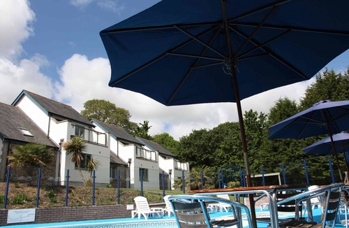 Carnon Downs House | Wonderful private villa for 4 guests with WIFI, pool, TV, patio and pets allowed