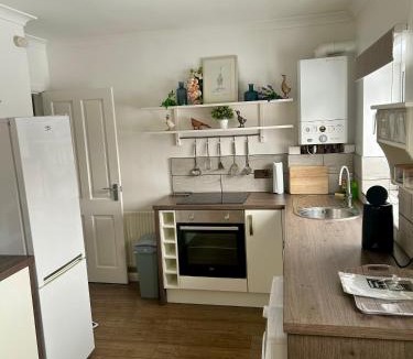 Cayton House | Wonky Cottage