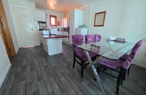 Mainland House | Woodlands Cottage cottage sleeps 5