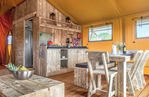 Dunbridge Apartment | Woodpecker - Safari Tent - UKC8978