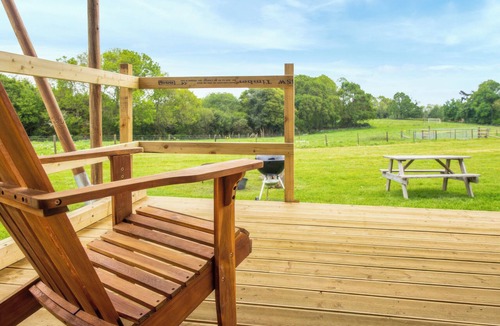 Dunbridge Apartment | Woodpecker - Safari Tent - UKC8978