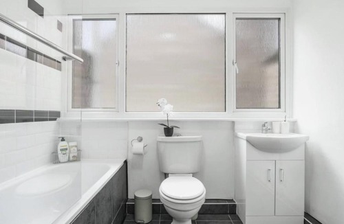 Tulse Hill Apartment | Work, Rest & Explore 4-Bed Flat Near Brixton