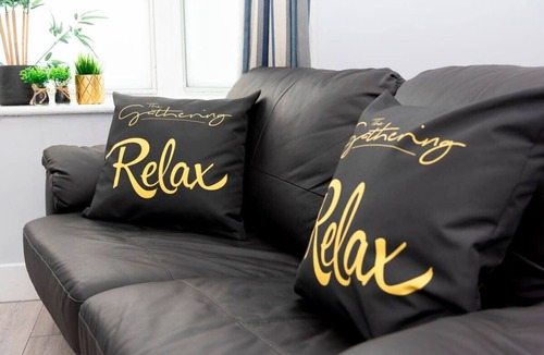 Wrexham Apartment | Wrexham Central Stay Apartment Six - Sleeps 5
