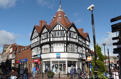 Wrexham Apartment | Wrexham Central Stay Apartment Six - Sleeps 5