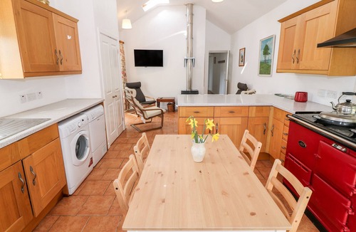 Bont Newydd Cottage | Y BUARTH, pet friendly, character holiday cottage in Waunfawr