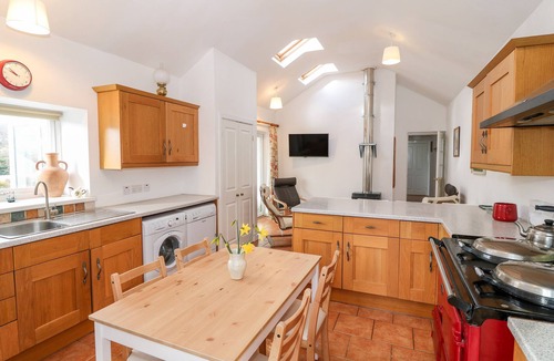 Bont Newydd Cottage | Y BUARTH, pet friendly, character holiday cottage in Waunfawr