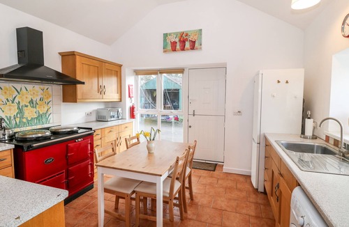 Bont Newydd Cottage | Y BUARTH, pet friendly, character holiday cottage in Waunfawr