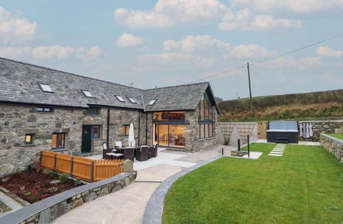 Cwmtirmynach House | Y Côr