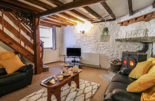 Llanybydder House | Y Cartws