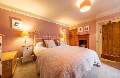 Holt House | Yew Tree Cottage