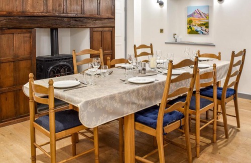 Llanrhychwyn House | Yr Hafod