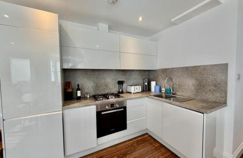 East Walworth Apartment | Zone One, Spacious and Comfortable Accommodation for up to Four People