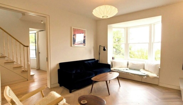 1 Avonside, Bantham in South Devon, only a short walk from beach, stunning views