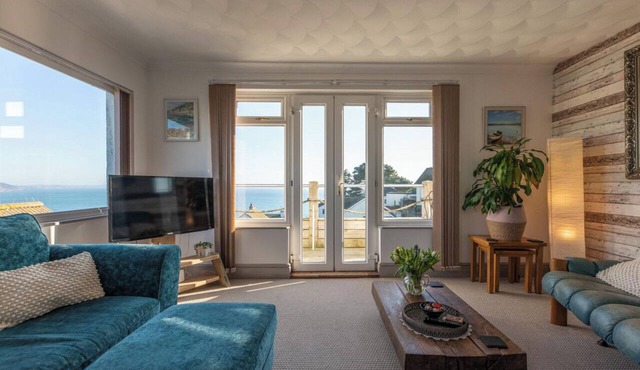 1 Bed Flat - Sleeps 2 - Pets - Balcony - Parking in Looe